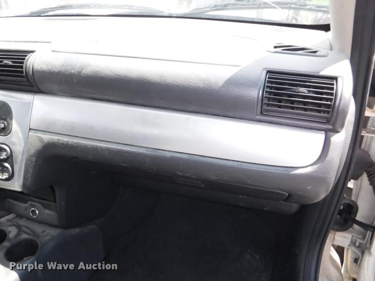 image for item K5932 2005 Chrysler Sebring Touring