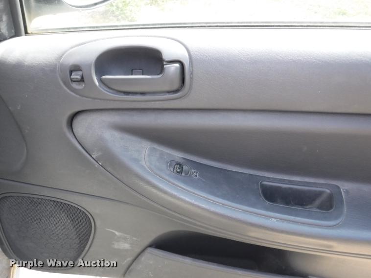 image for item K5932 2005 Chrysler Sebring Touring