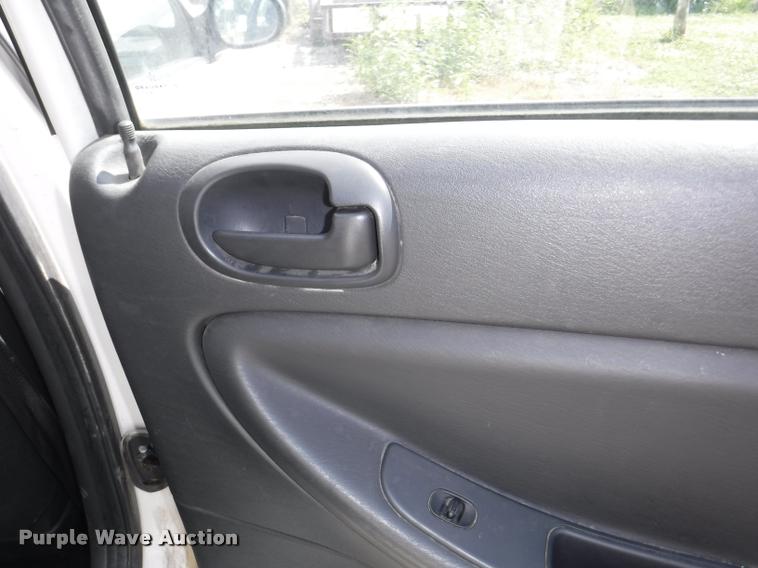 image for item K5932 2005 Chrysler Sebring Touring