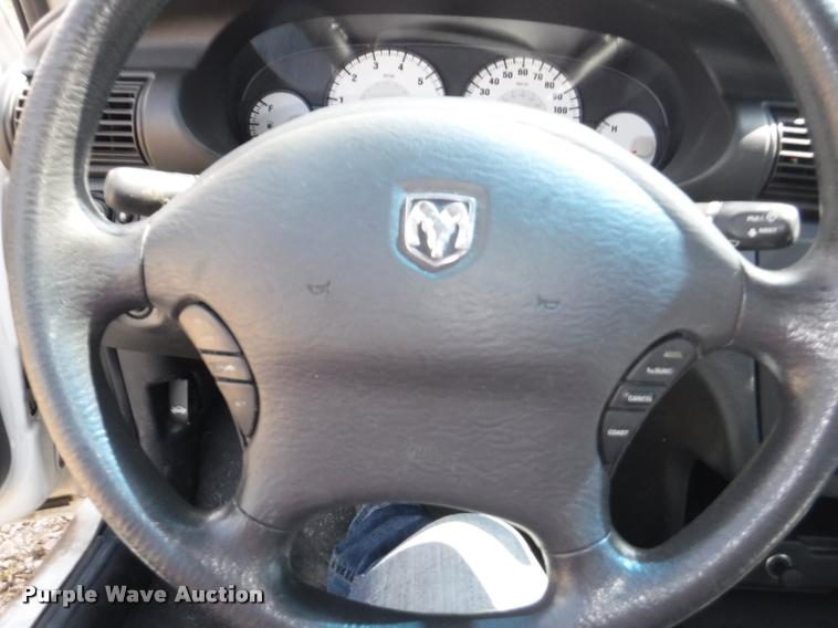 image for item K5933 2006 Dodge Stratus SXT