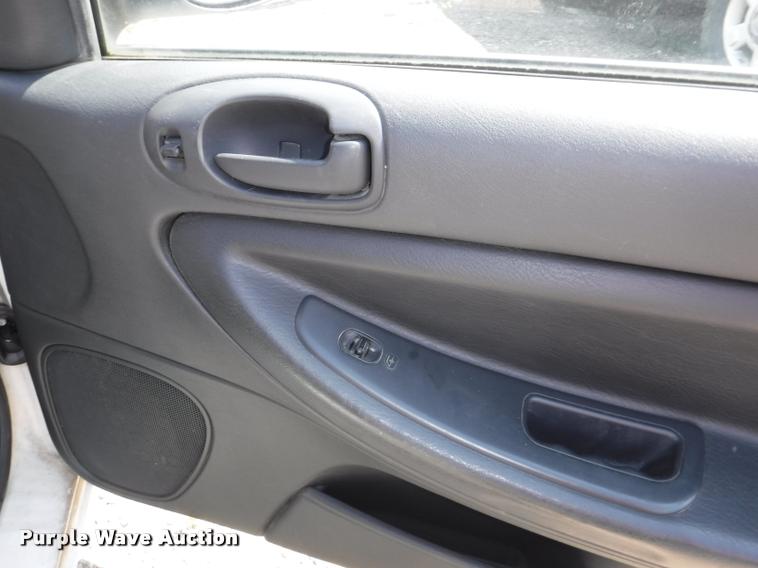 image for item K5933 2006 Dodge Stratus SXT