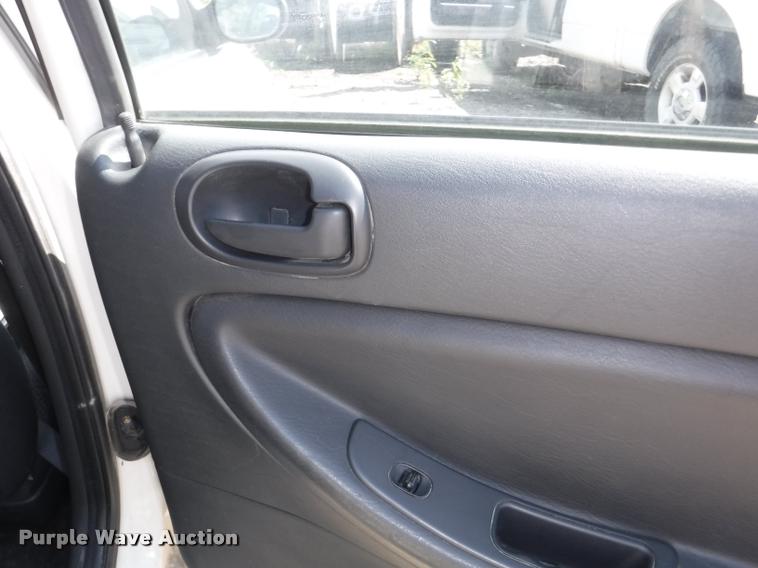 image for item K5933 2006 Dodge Stratus SXT