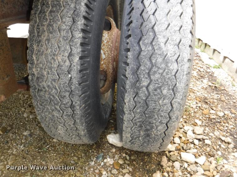 image for item K5942 1995 Titan equipment trailer