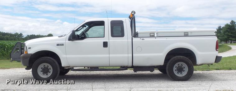 image for item K7585 2003 Ford F250 XLT Super Duty SuperCab pickup truck