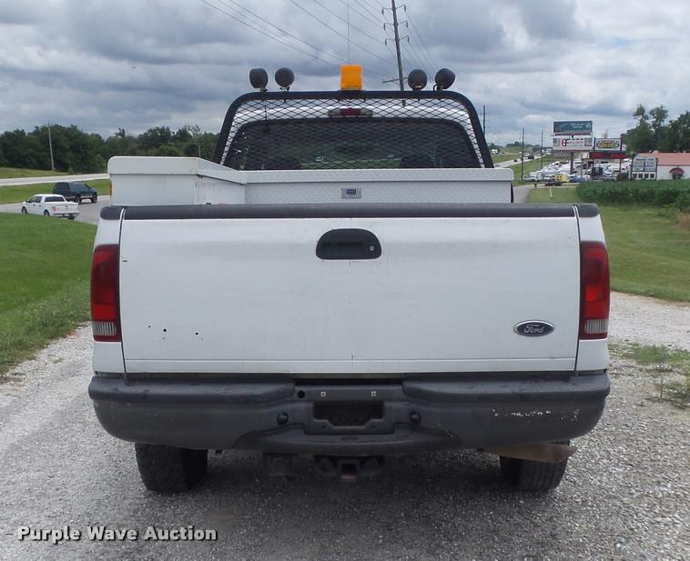 image for item K7585 2003 Ford F250 XLT Super Duty SuperCab pickup truck