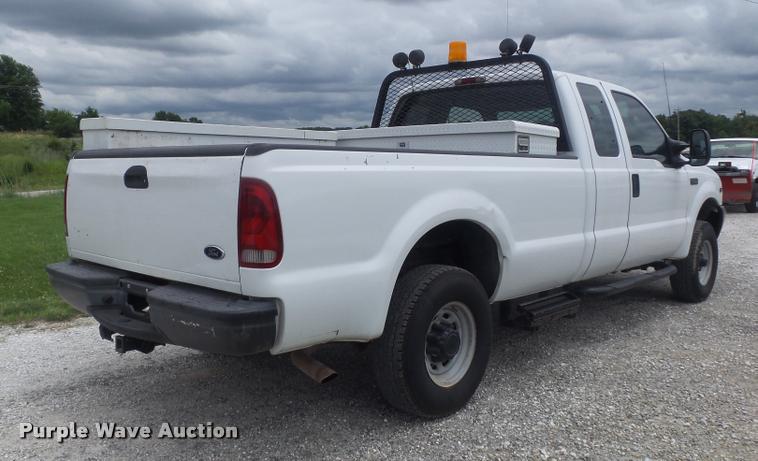 image for item K7585 2003 Ford F250 XLT Super Duty SuperCab pickup truck