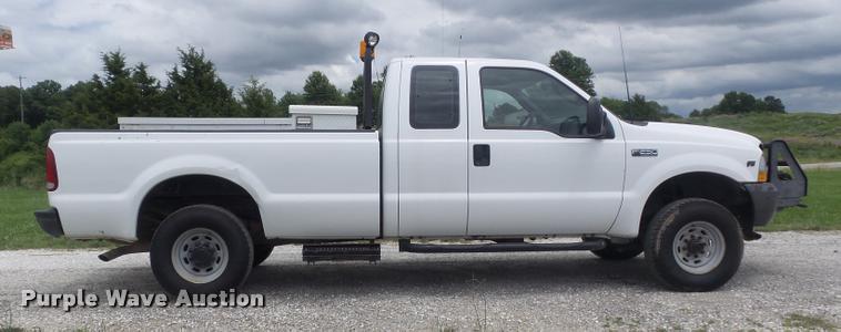 image for item K7585 2003 Ford F250 XLT Super Duty SuperCab pickup truck