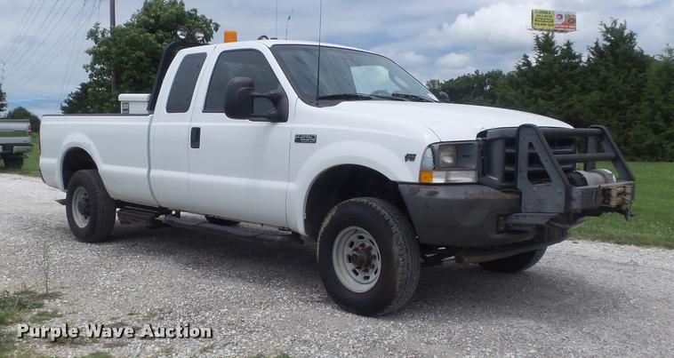 image for item K7585 2003 Ford F250 XLT Super Duty SuperCab pickup truck