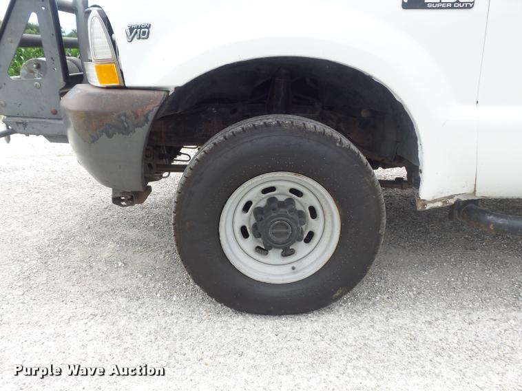 image for item K7585 2003 Ford F250 XLT Super Duty SuperCab pickup truck