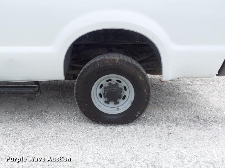 image for item K7585 2003 Ford F250 XLT Super Duty SuperCab pickup truck