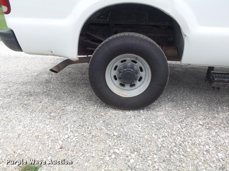 image for item K7585 2003 Ford F250 XLT Super Duty SuperCab pickup truck