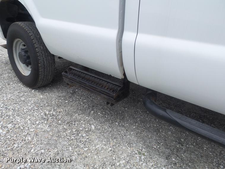 image for item K7585 2003 Ford F250 XLT Super Duty SuperCab pickup truck