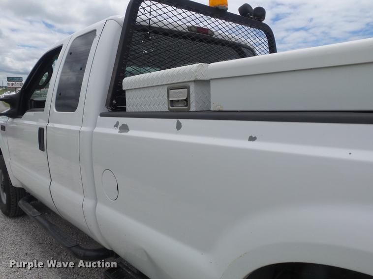 image for item K7585 2003 Ford F250 XLT Super Duty SuperCab pickup truck