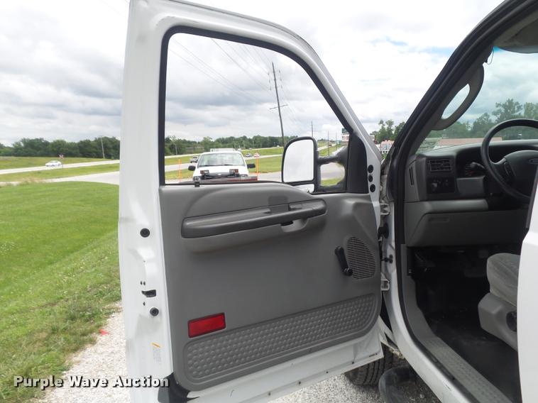 image for item K7585 2003 Ford F250 XLT Super Duty SuperCab pickup truck