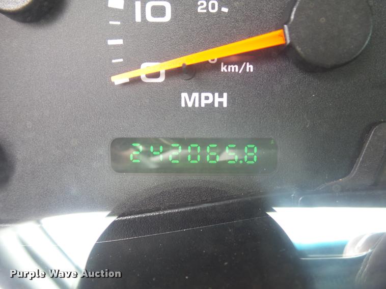 image for item K7585 2003 Ford F250 XLT Super Duty SuperCab pickup truck