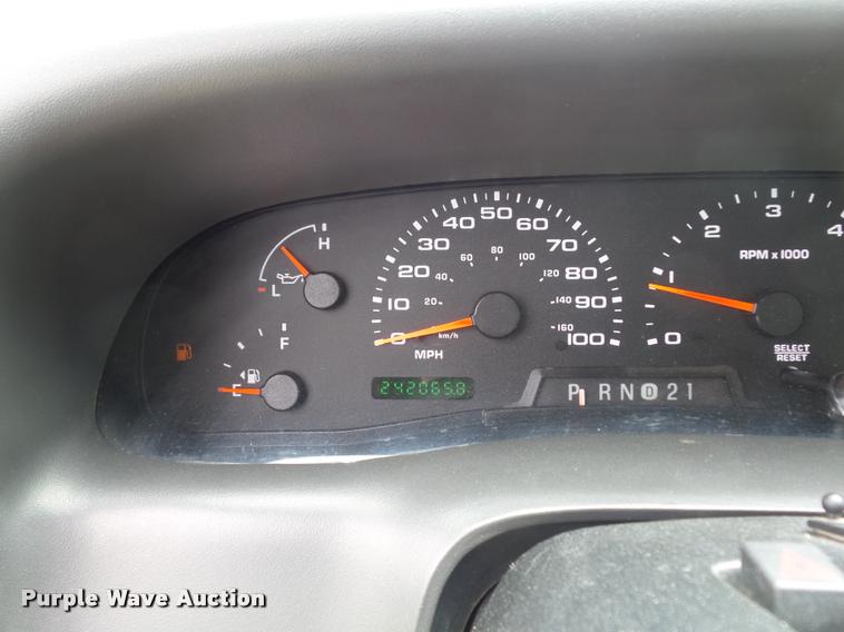 image for item K7585 2003 Ford F250 XLT Super Duty SuperCab pickup truck