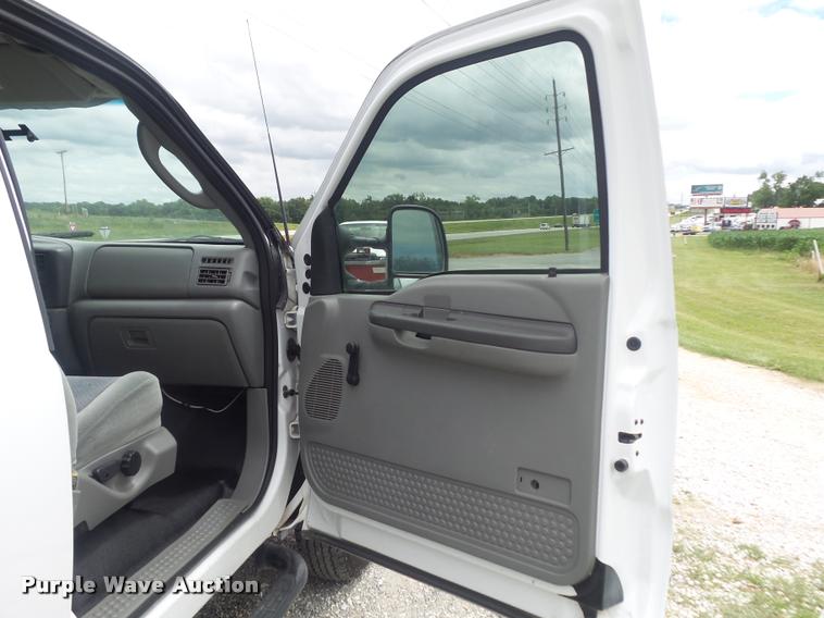 image for item K7585 2003 Ford F250 XLT Super Duty SuperCab pickup truck