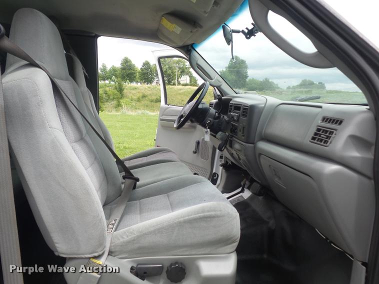 image for item K7585 2003 Ford F250 XLT Super Duty SuperCab pickup truck