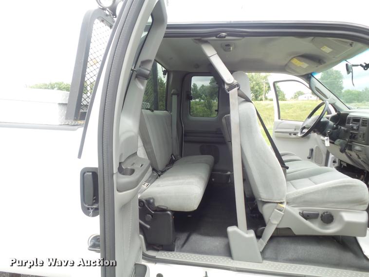 image for item K7585 2003 Ford F250 XLT Super Duty SuperCab pickup truck