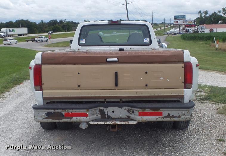 image for item K7587 1997 Ford F350 XL Crew Cab pickup truck