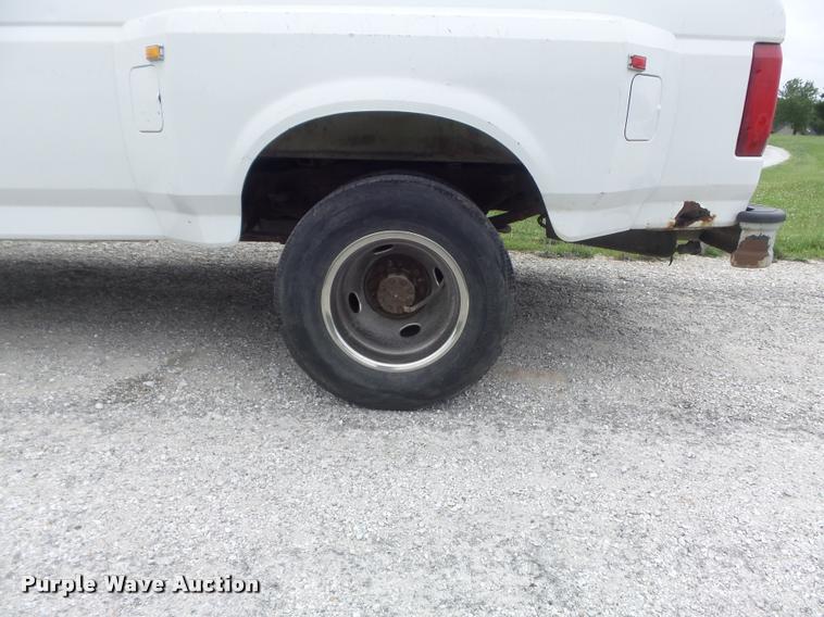 image for item K7587 1997 Ford F350 XL Crew Cab pickup truck