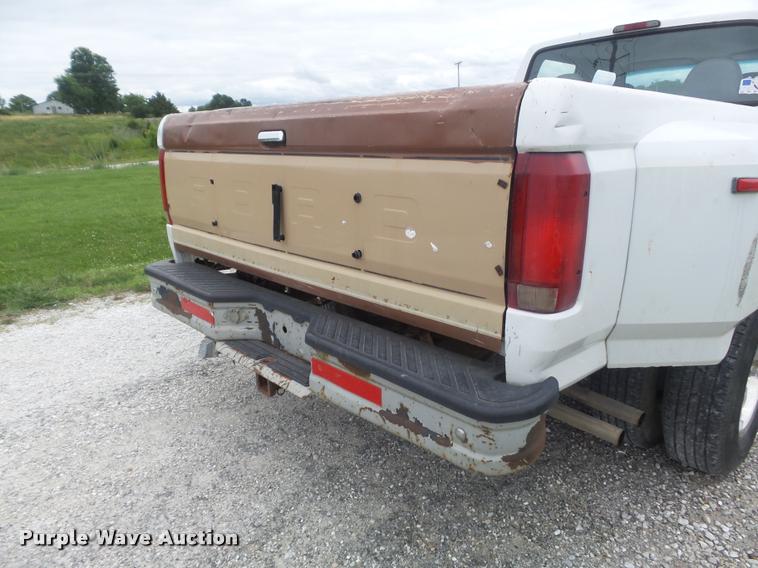 image for item K7587 1997 Ford F350 XL Crew Cab pickup truck