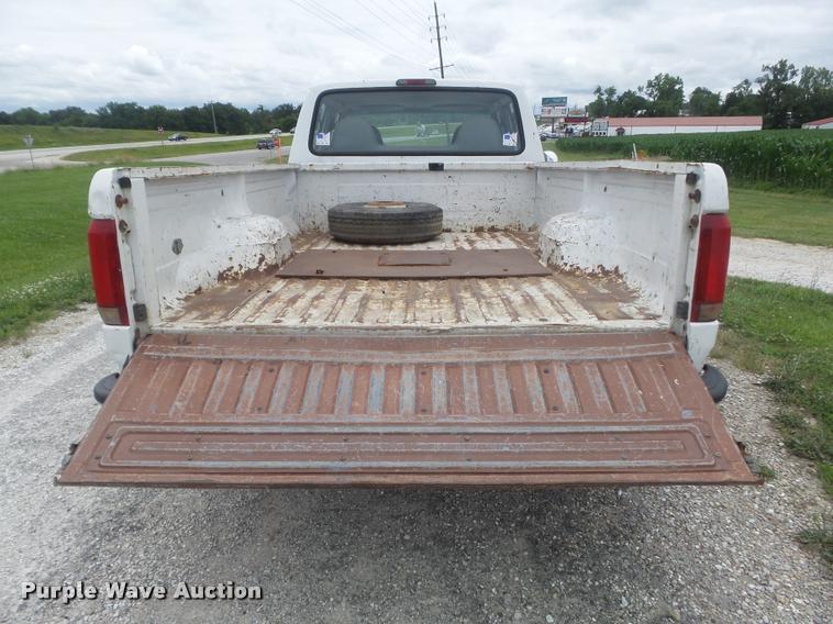 image for item K7587 1997 Ford F350 XL Crew Cab pickup truck