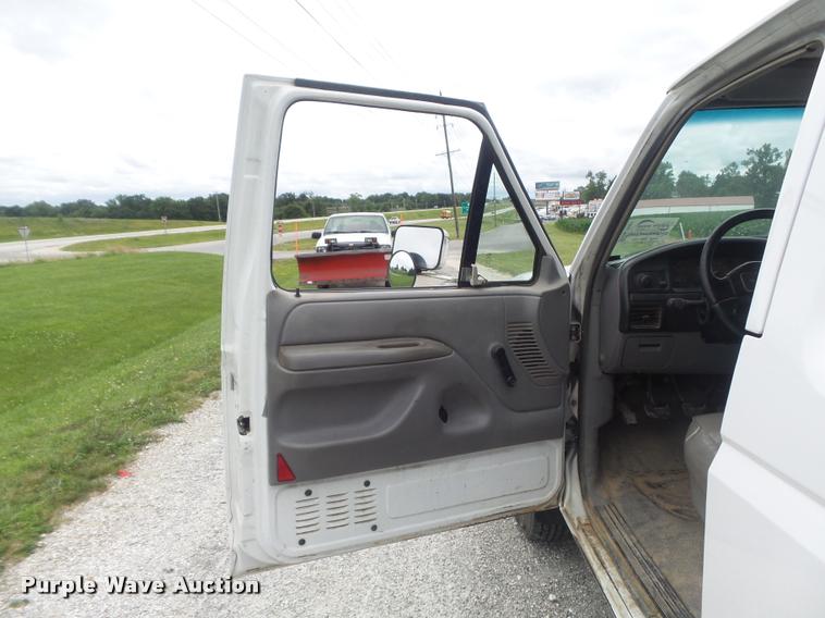 image for item K7587 1997 Ford F350 XL Crew Cab pickup truck