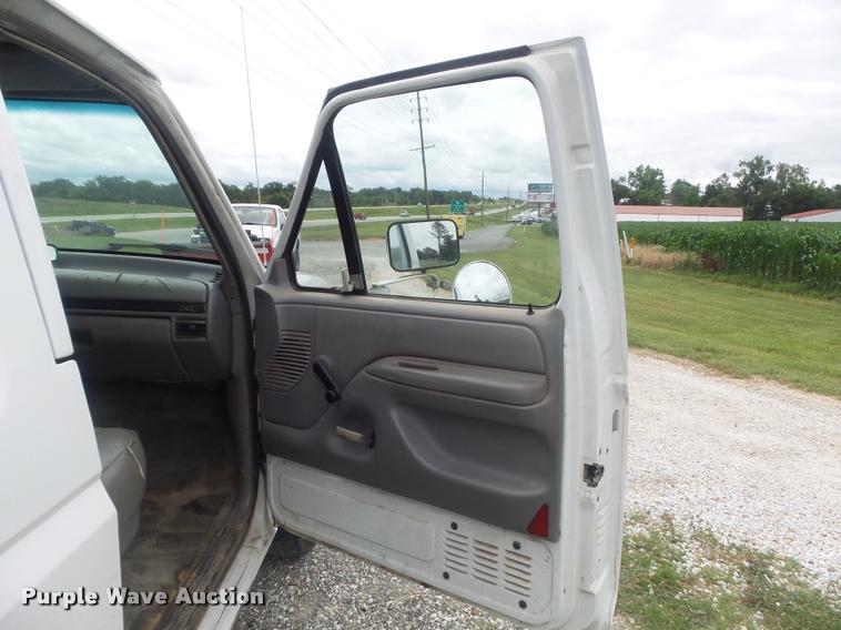 image for item K7587 1997 Ford F350 XL Crew Cab pickup truck