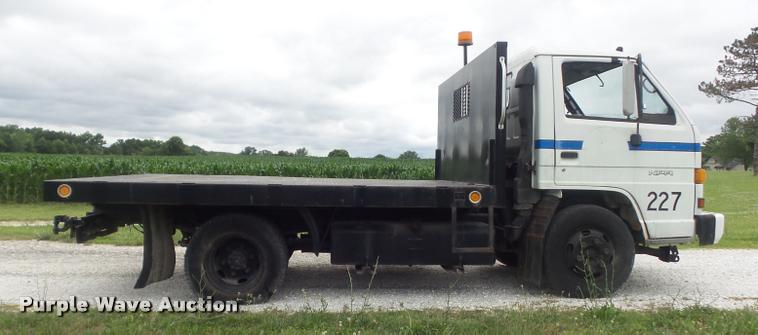 image for item K7591 1994 Isuzu NPR flatbed truck