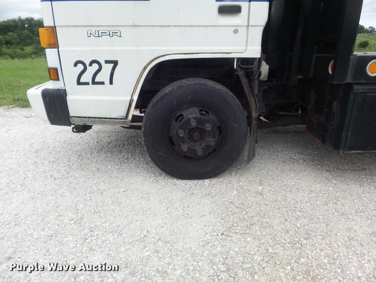 image for item K7591 1994 Isuzu NPR flatbed truck