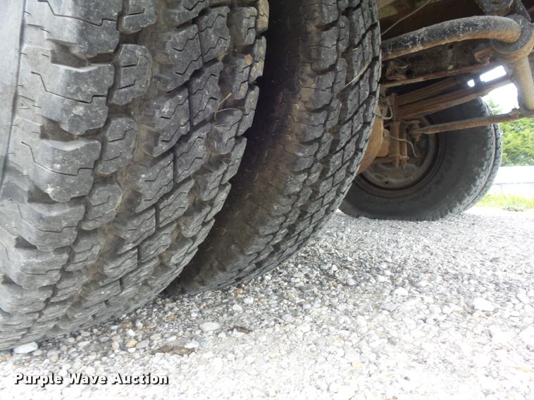 image for item K7591 1994 Isuzu NPR flatbed truck