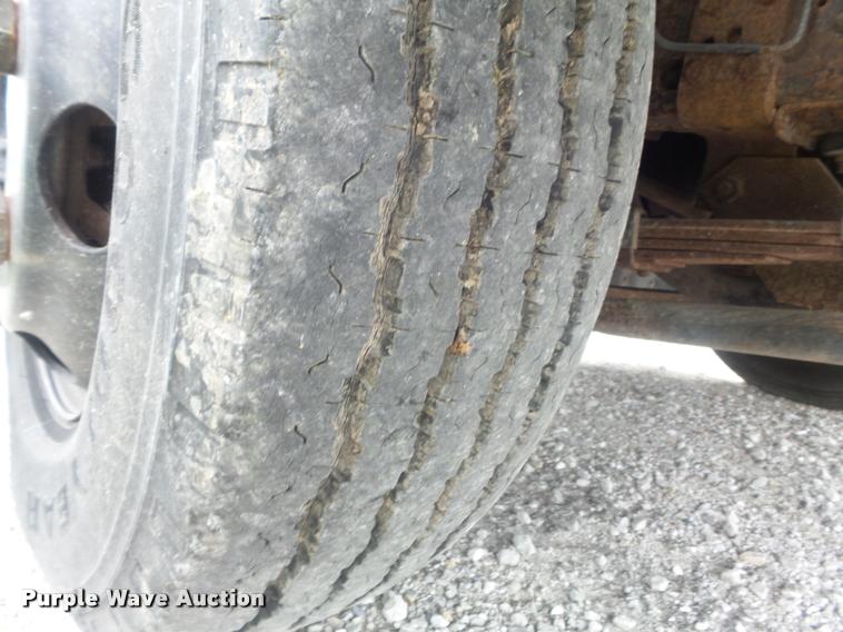 image for item K7591 1994 Isuzu NPR flatbed truck