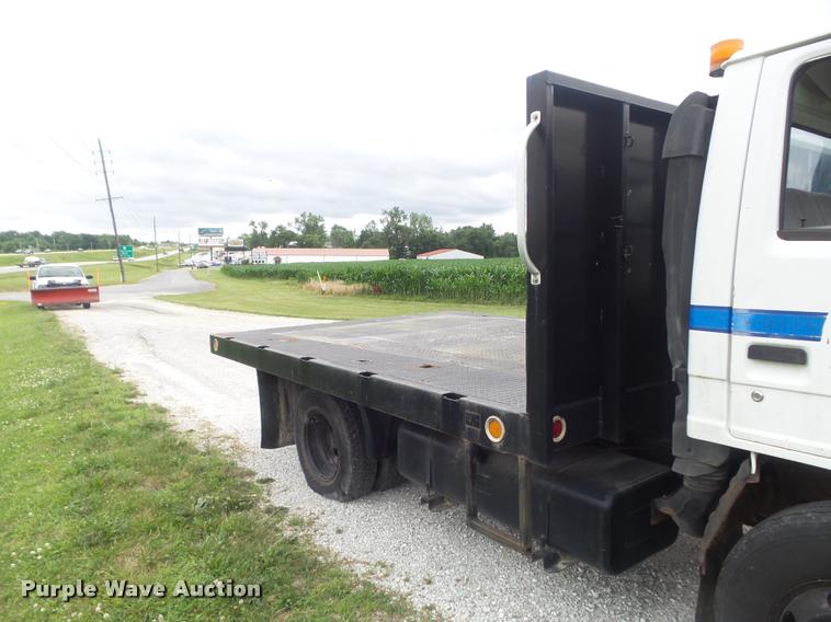 image for item K7591 1994 Isuzu NPR flatbed truck