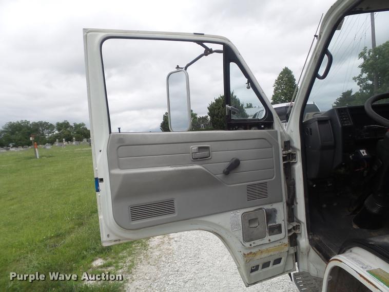 image for item K7591 1994 Isuzu NPR flatbed truck