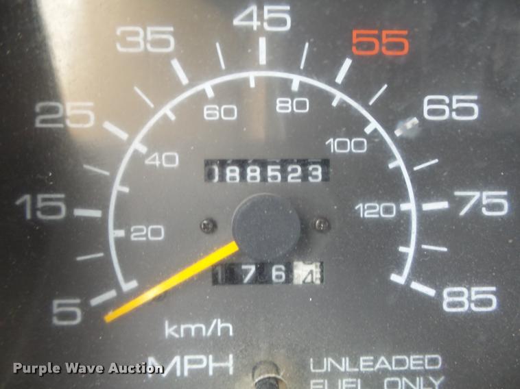 image for item K7591 1994 Isuzu NPR flatbed truck