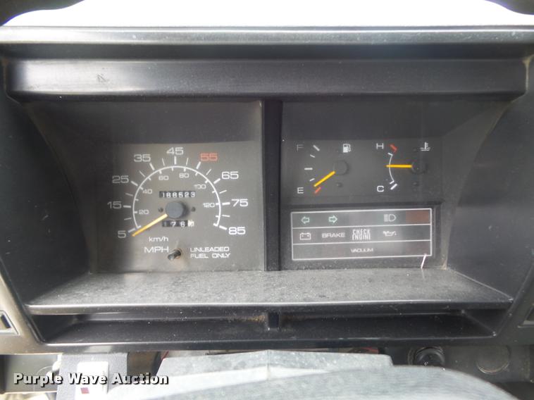 image for item K7591 1994 Isuzu NPR flatbed truck