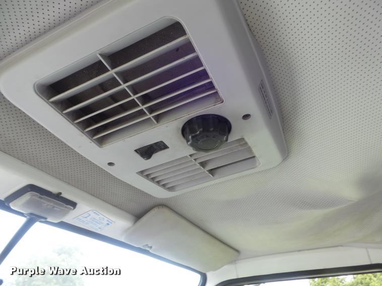 image for item K7591 1994 Isuzu NPR flatbed truck