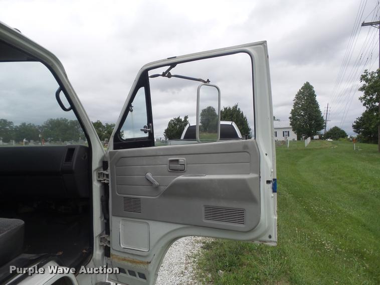 image for item K7591 1994 Isuzu NPR flatbed truck