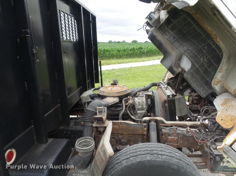 image for item K7591 1994 Isuzu NPR flatbed truck