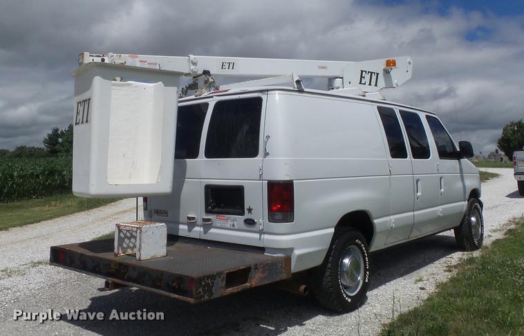 image for item K7595 2004 Ford E350 Super Duty van with bucket lift