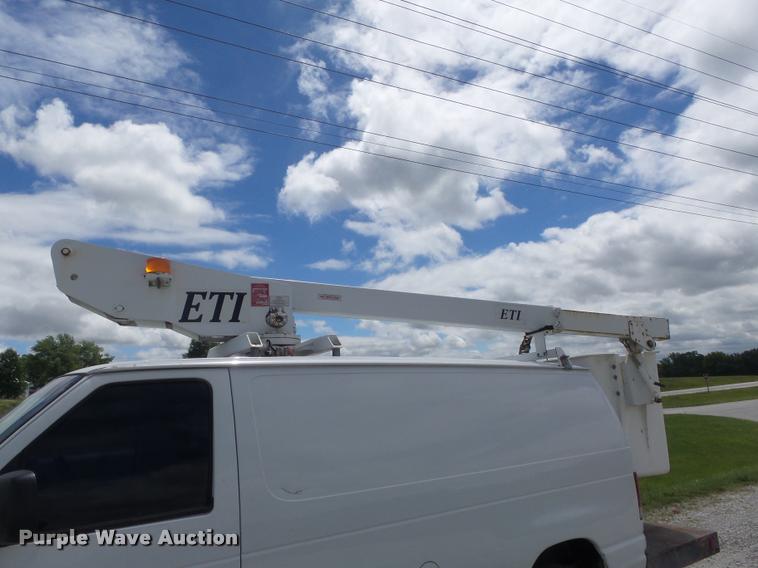 image for item K7595 2004 Ford E350 Super Duty van with bucket lift