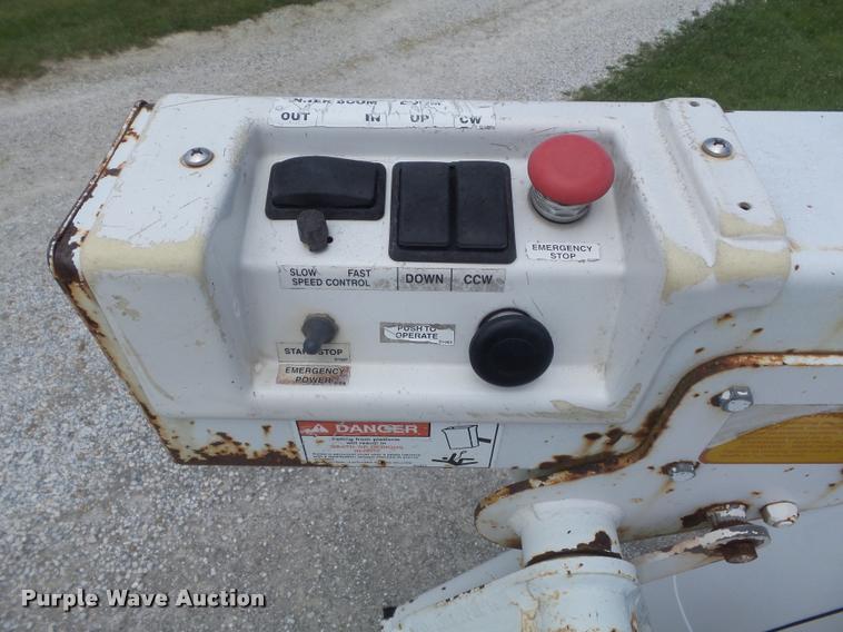 image for item K7595 2004 Ford E350 Super Duty van with bucket lift