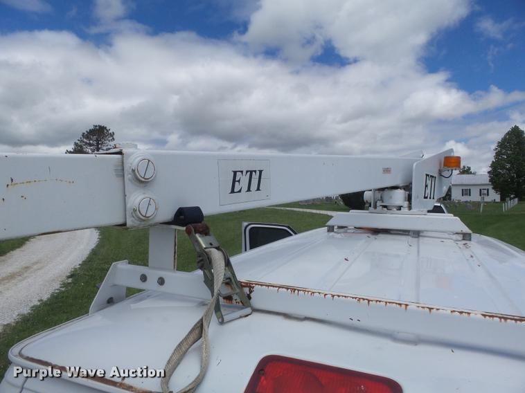 image for item K7595 2004 Ford E350 Super Duty van with bucket lift