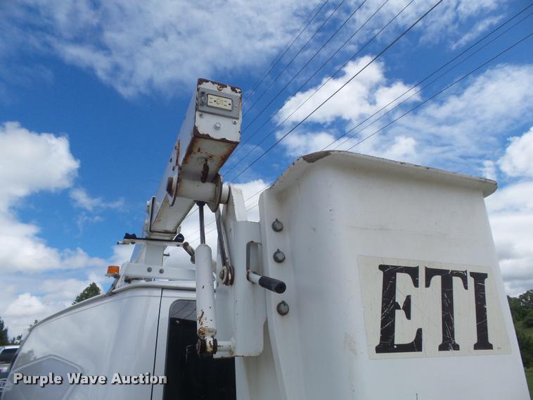 image for item K7595 2004 Ford E350 Super Duty van with bucket lift