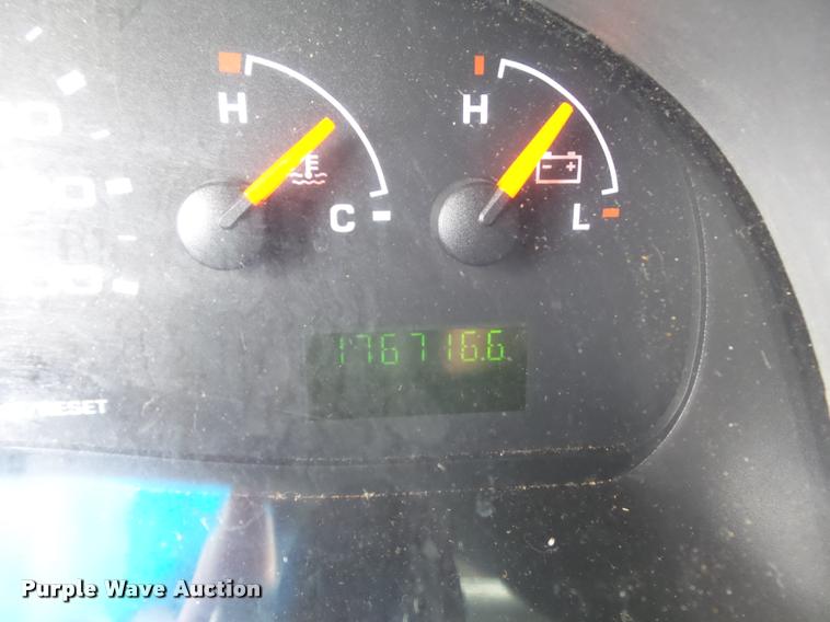 image for item K7595 2004 Ford E350 Super Duty van with bucket lift