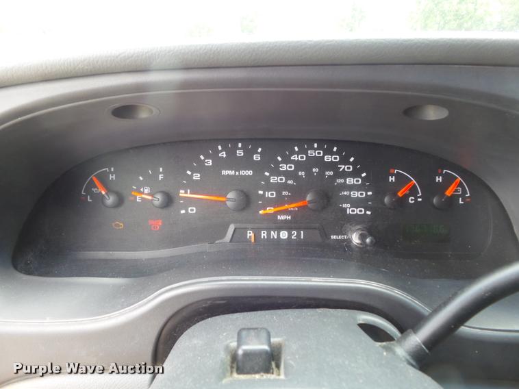 image for item K7595 2004 Ford E350 Super Duty van with bucket lift