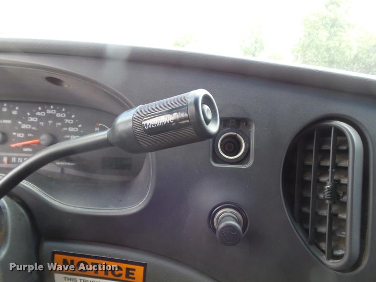 image for item K7595 2004 Ford E350 Super Duty van with bucket lift