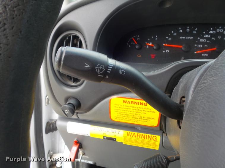 image for item K7595 2004 Ford E350 Super Duty van with bucket lift