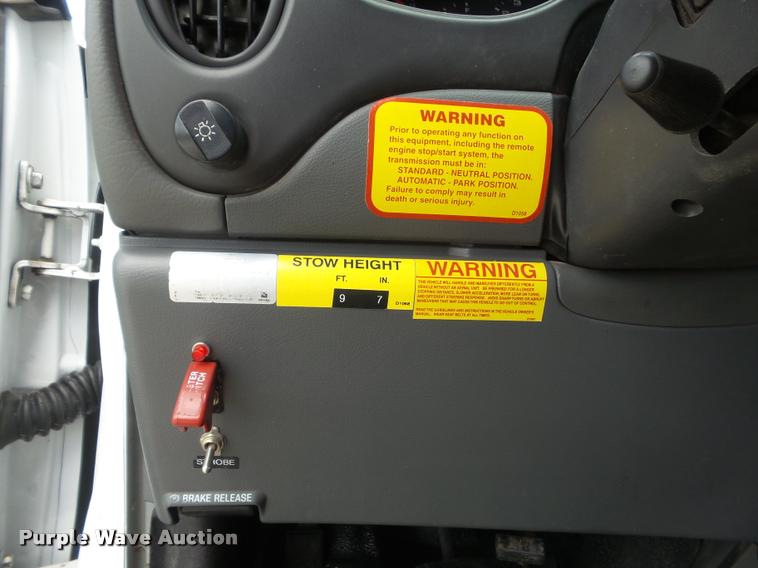 image for item K7595 2004 Ford E350 Super Duty van with bucket lift